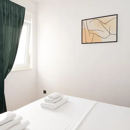 Holiday Home With Hot Tub Skradin, Krka - 22449 *